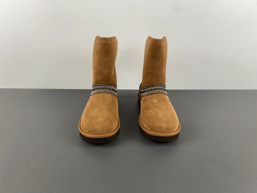 UGG Classic Short Crescent Boot Chestnut (W)