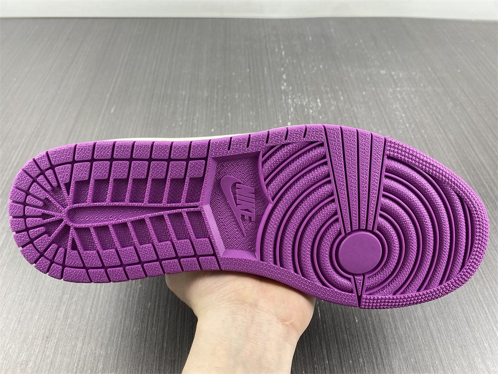 Jordan 1 Mid Magenta (2022)