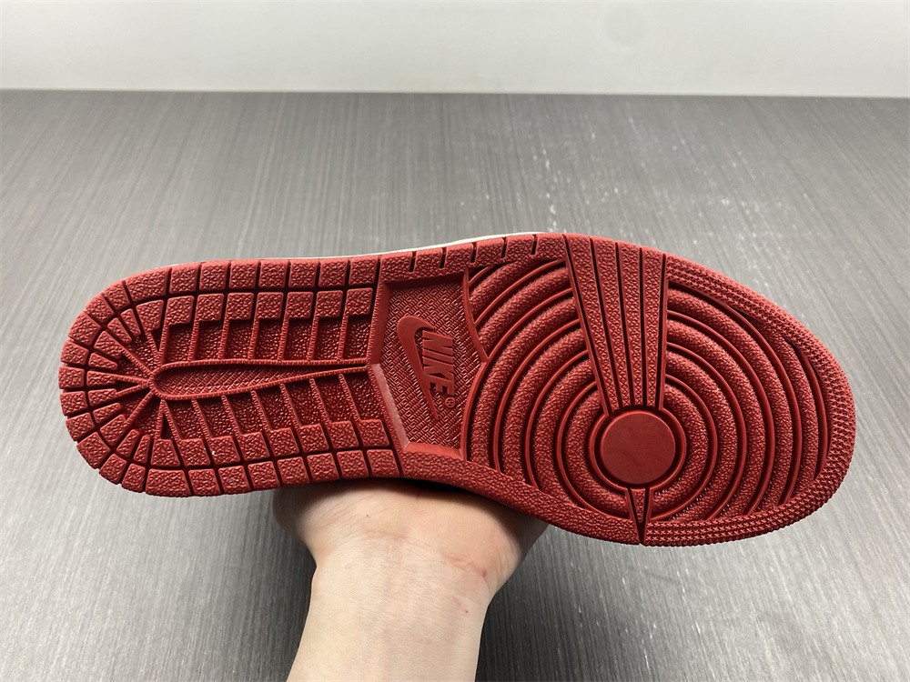 Jordan 1 Retro High Bred Toe