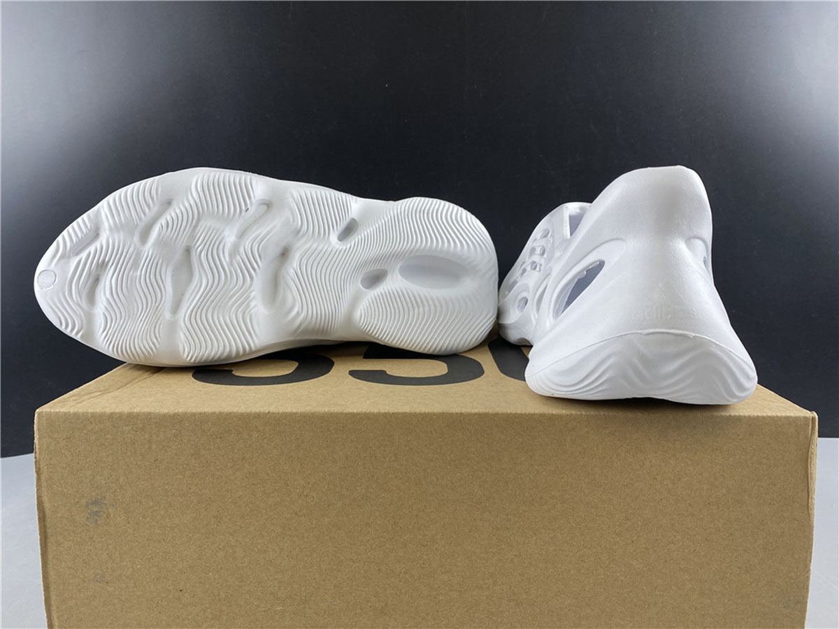 Adidas yeezy foam runner silver
