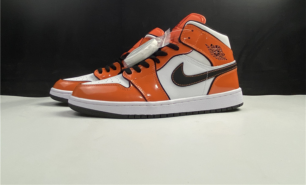 Air Jordan 1 Mid SE Turf Orange
