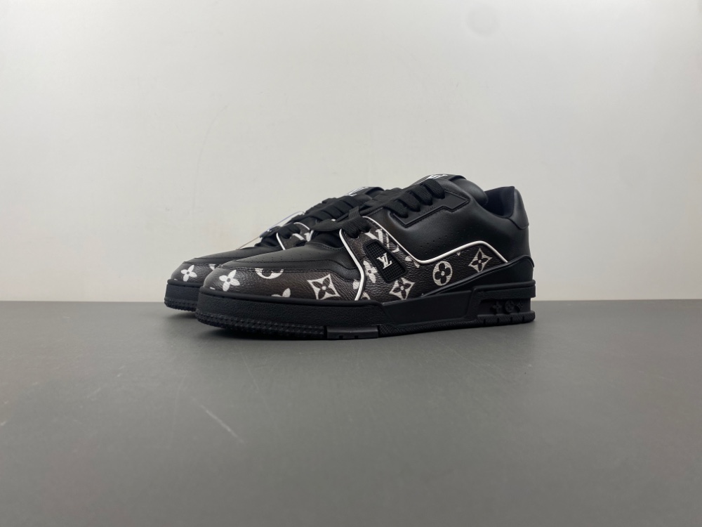X2 Batch Louis Vuitton LV trainer Black White