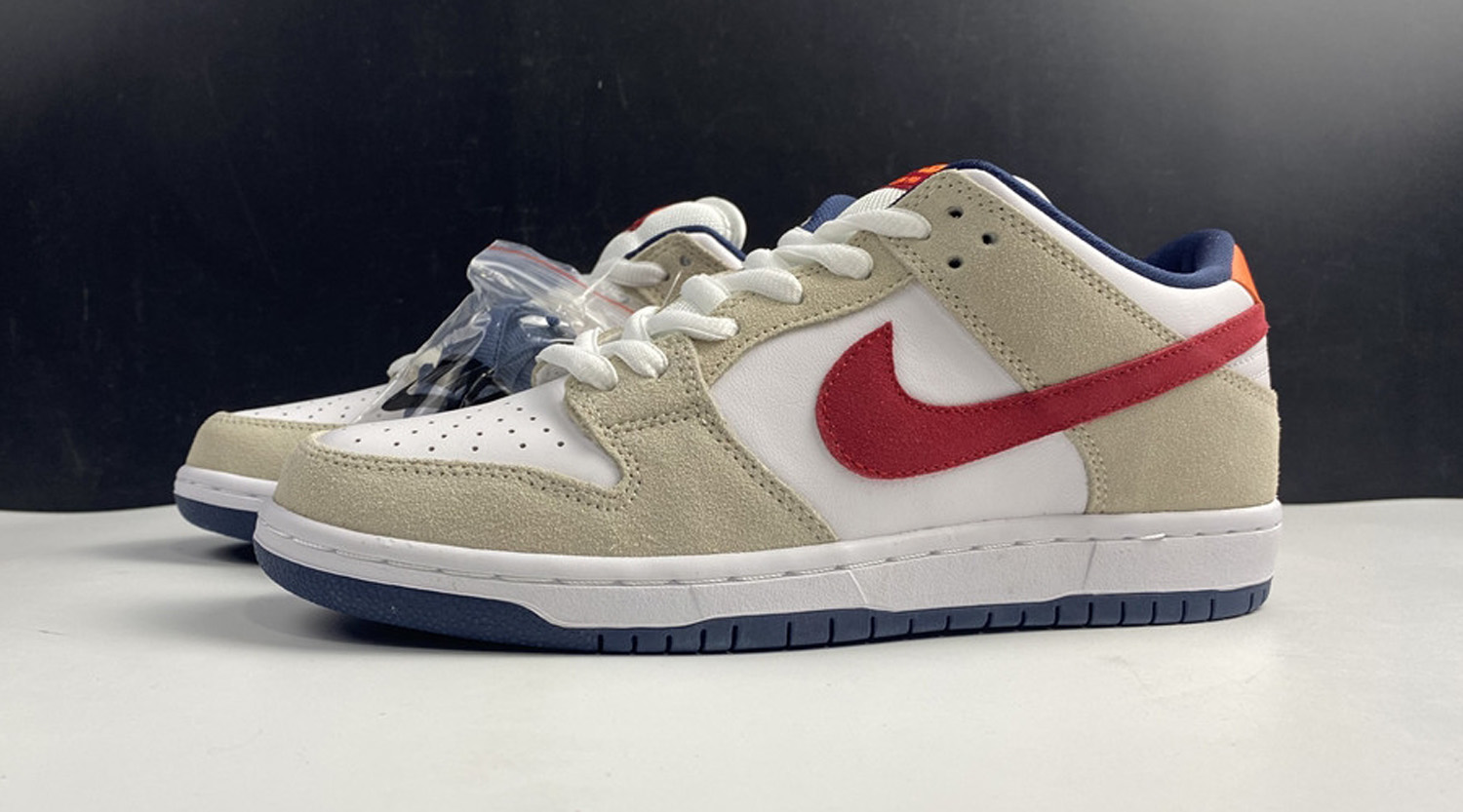 Nike SB Dunk Low Crimson