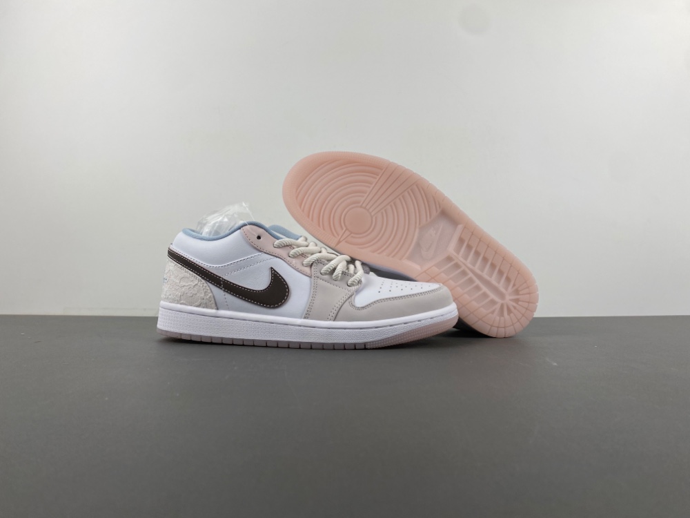 Jordan 1 Low Coral (W)