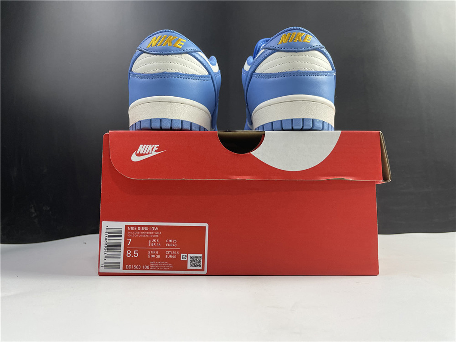 Nike dunk low university blue
