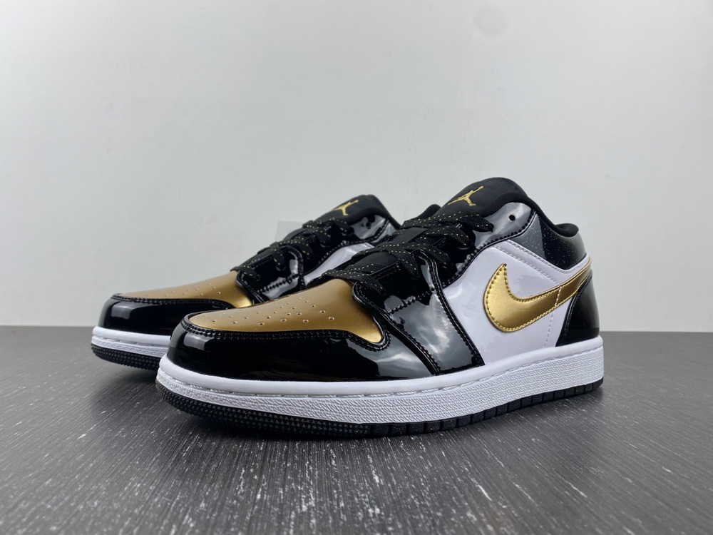 Jordan 1 Low SE Gold Toe (GS)