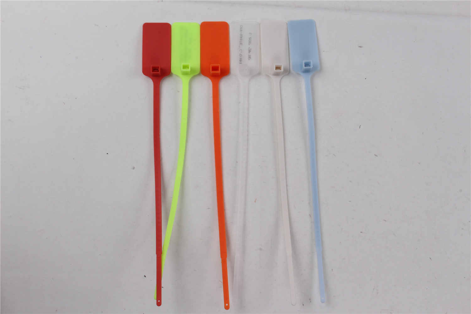 OFF White Nike Zip Tags