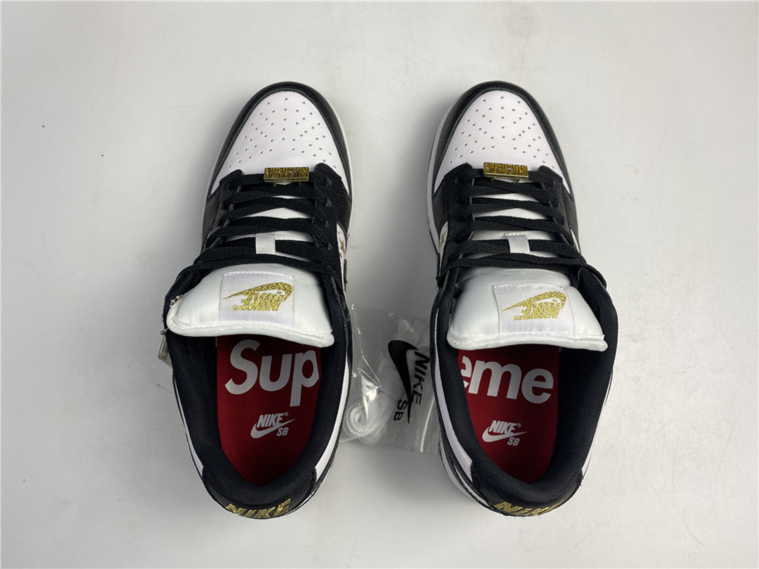 Supreme x Nike SB Dunk Low Stars Black