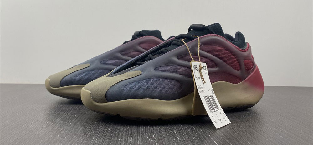 Adidas Yeezy 700 V3 Fade Carbon