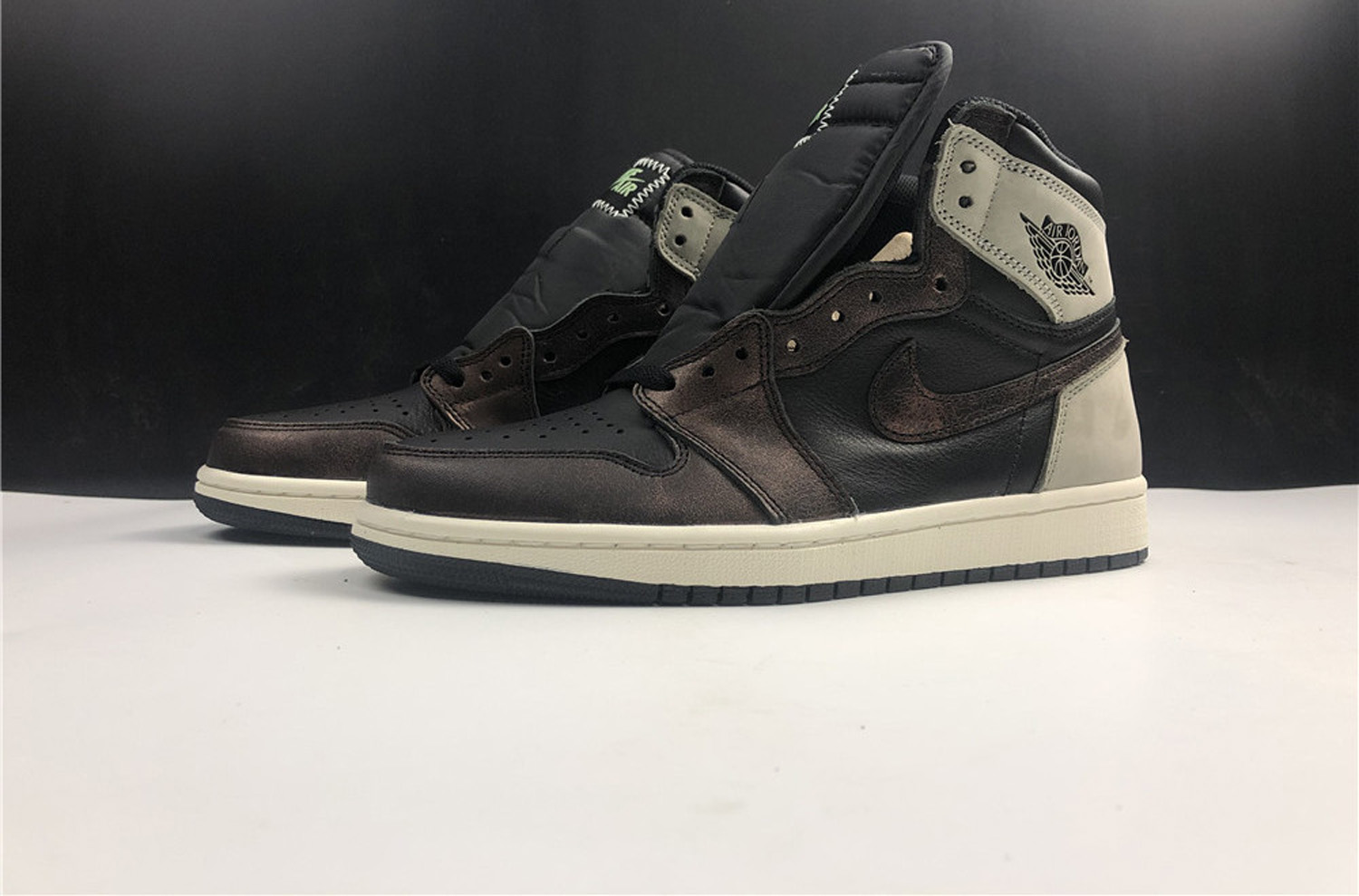 Air Jordan 1 Retro High Patina