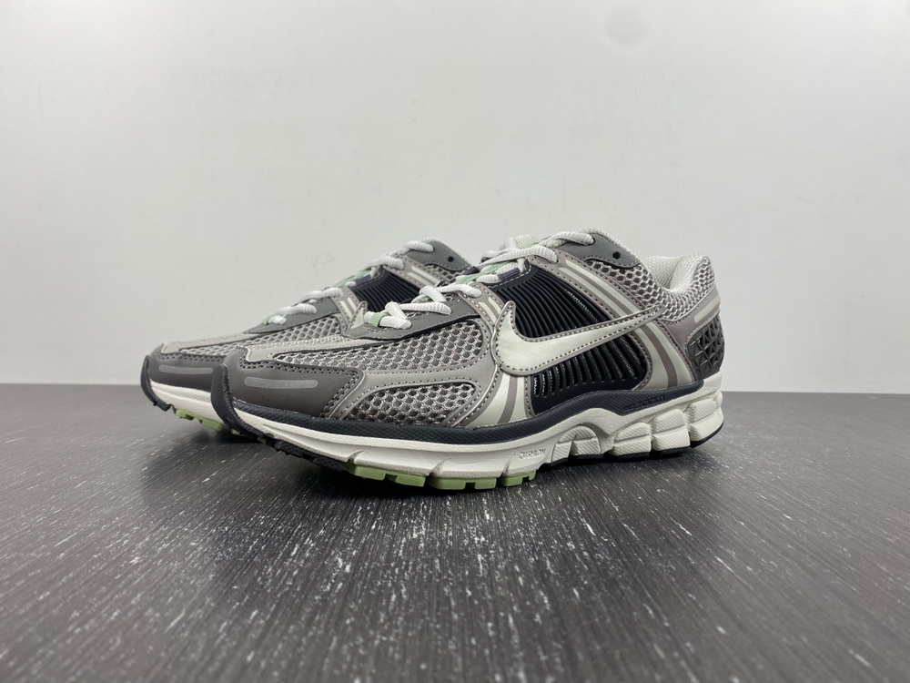 Nike Zoom Vomero 5 Cobblestone Flat Pewter (W)