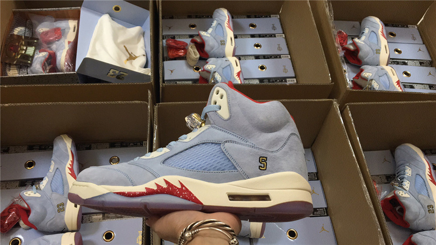 Air Jordan 5 Trophy Room Ice Blu