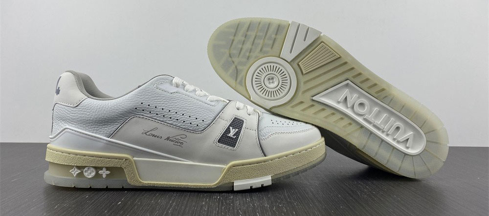 Louis Vuitton Trainer White Signature