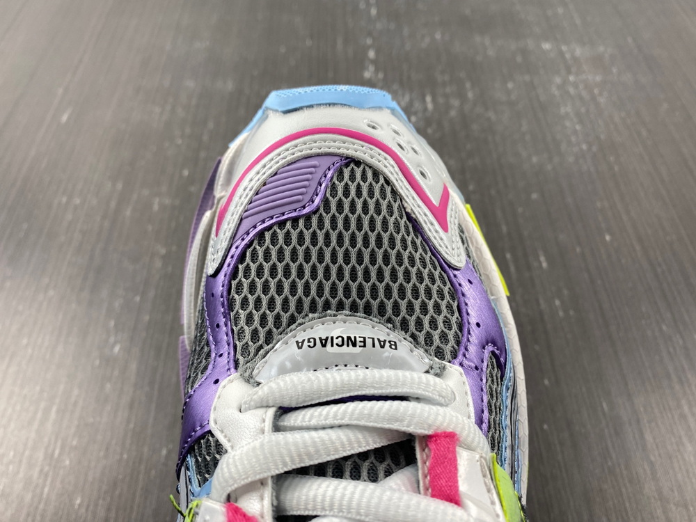 Balenciaga Men Runner Sneaker In Grey
