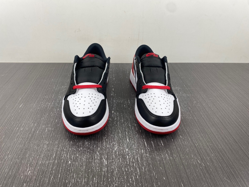 Jordan 1 Retro Low OG Black Toe (2023)