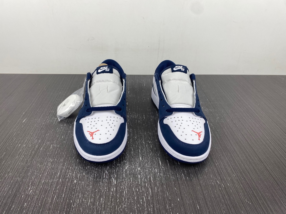 Jordan 1 Low SB Midnight Navy