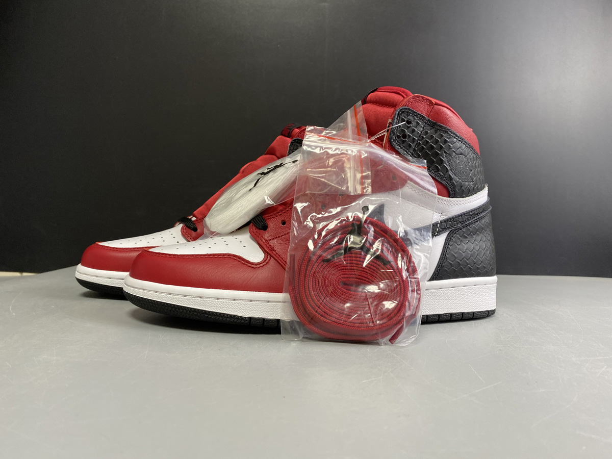Jordan 1 Retro High Satin Snake Chicago (W)
