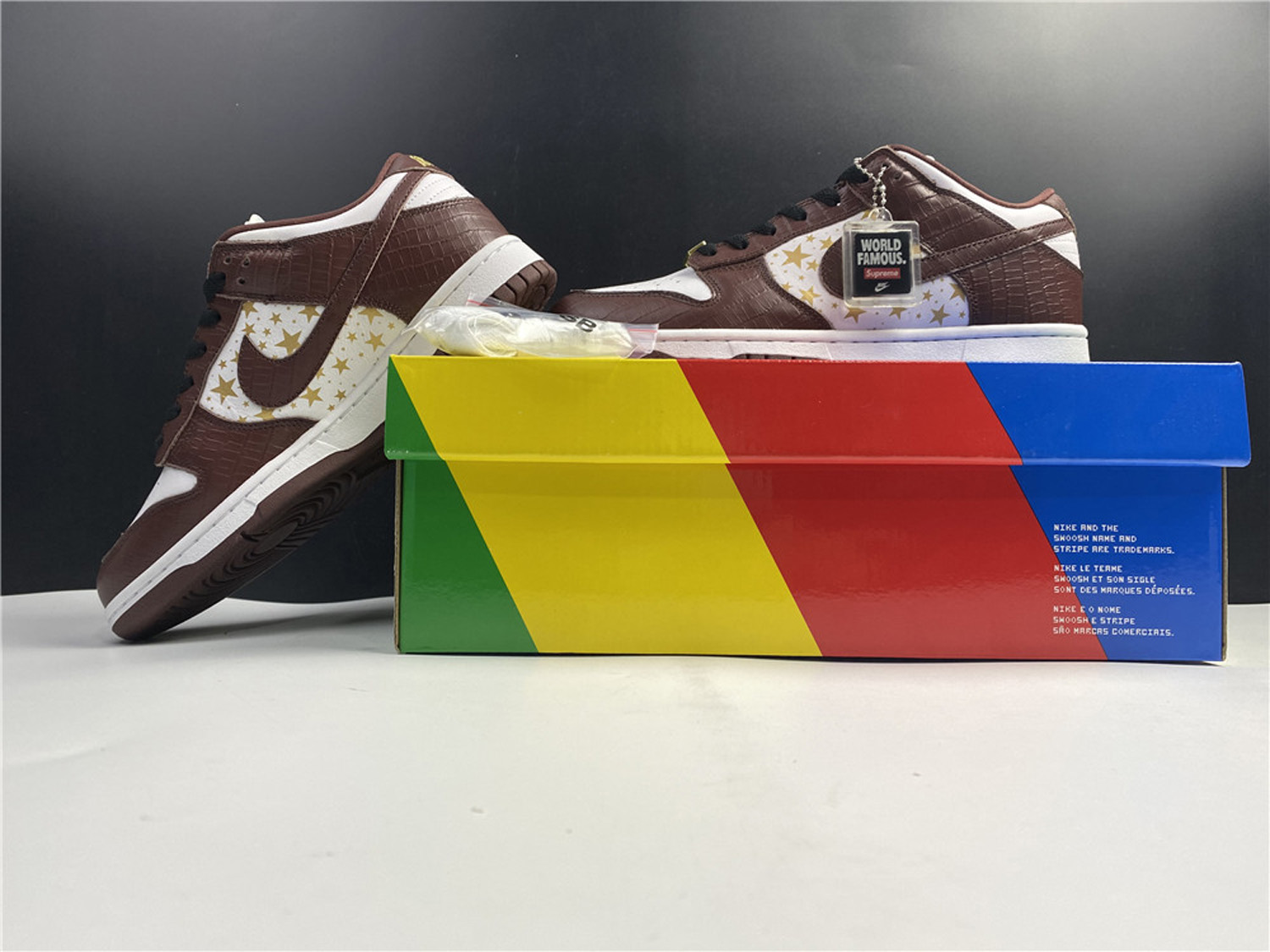 Supreme x Nike SB Dunk Low Stars Barkroot Brown
