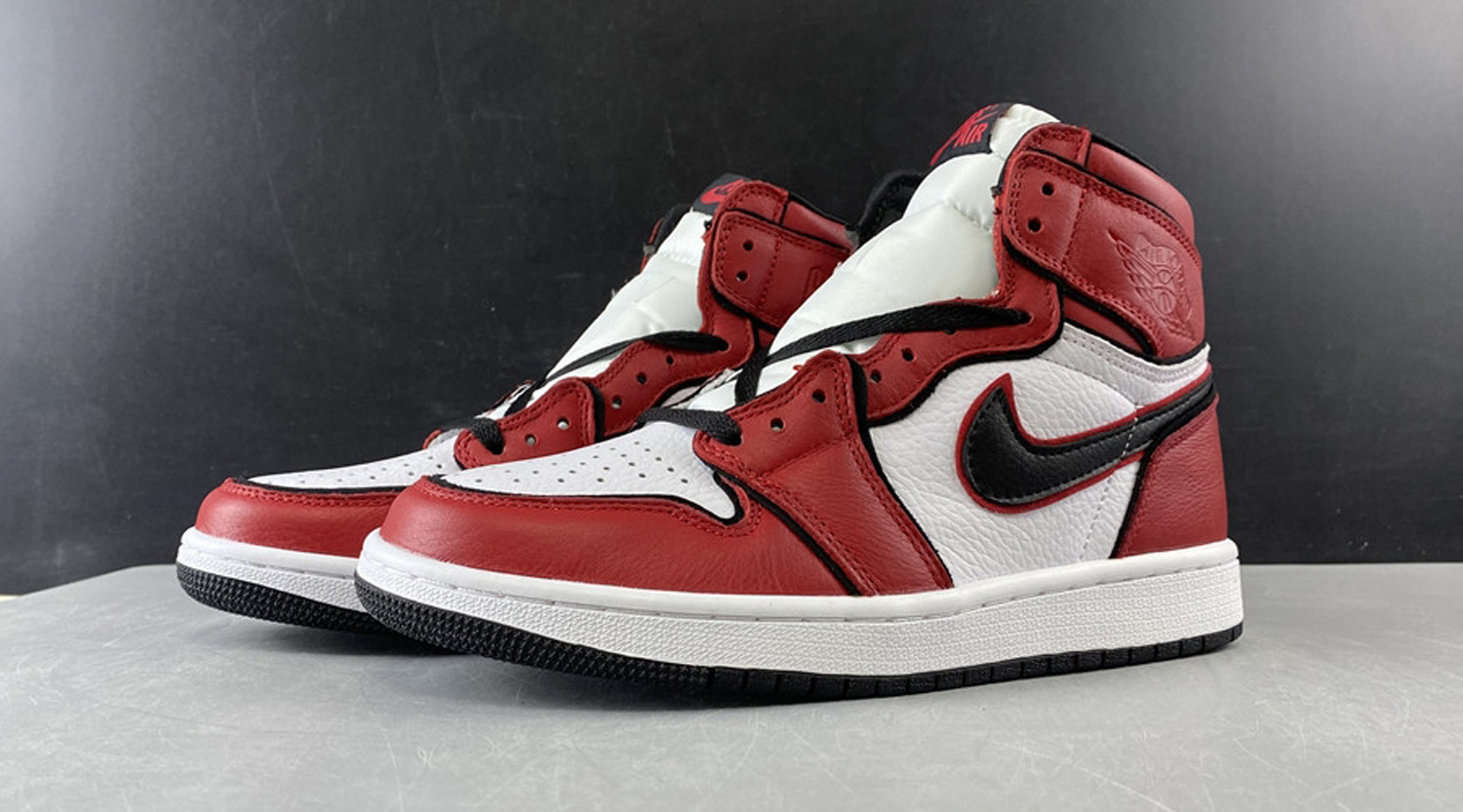 AIR JORDAN 1 RETRO HIGH OG BLOODLINE 2.0