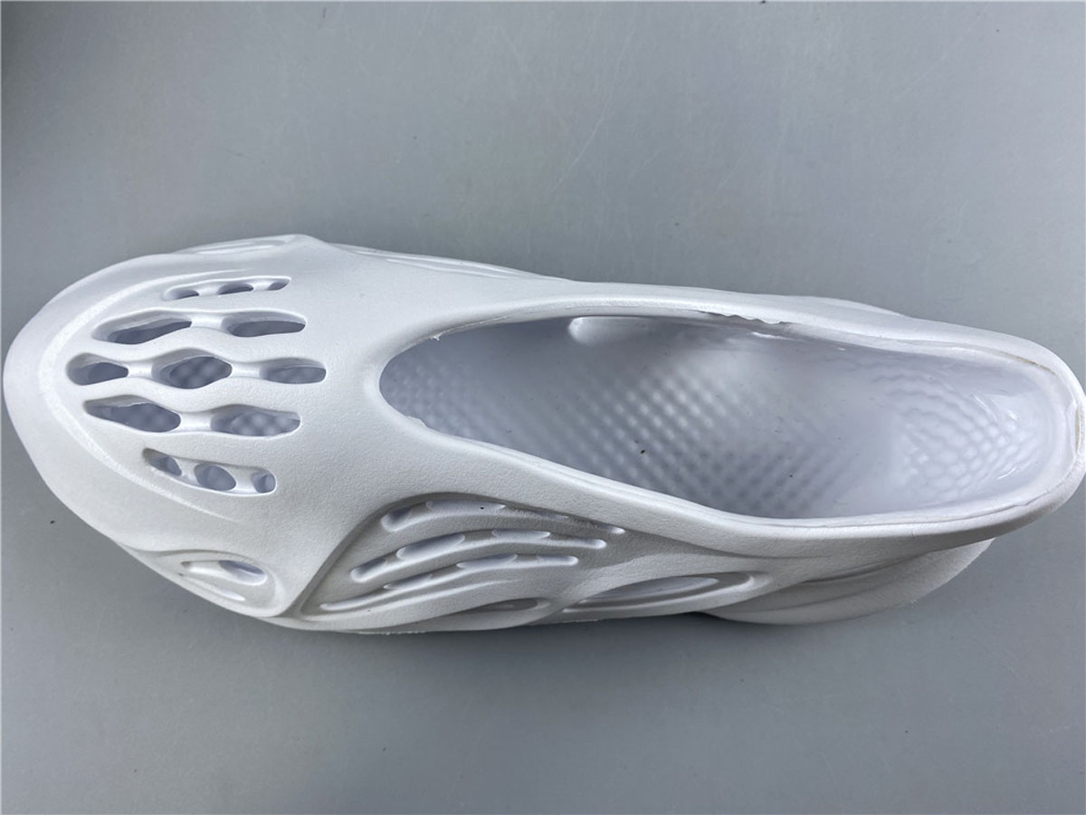 Adidas yeezy foam runner silver
