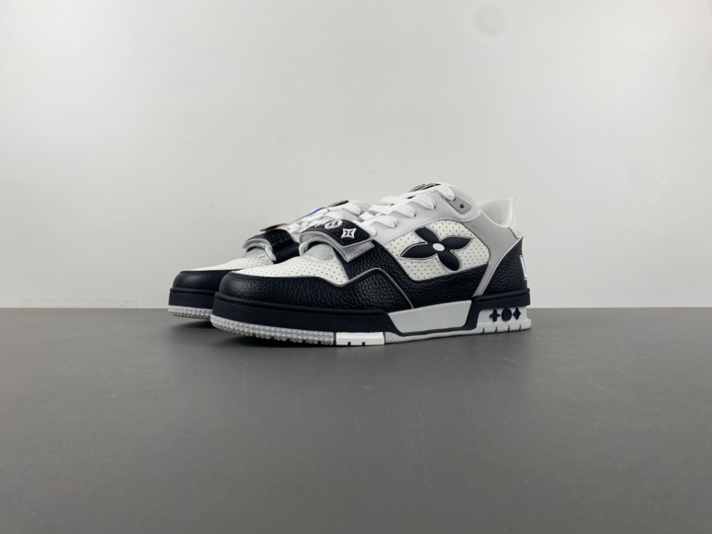 X2 Batch Louis Vuitton LV trainer Black White
