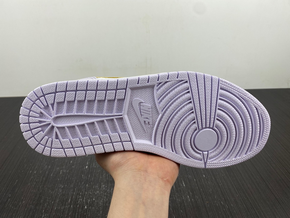 Jordan 1 Low Barely Grape (W)