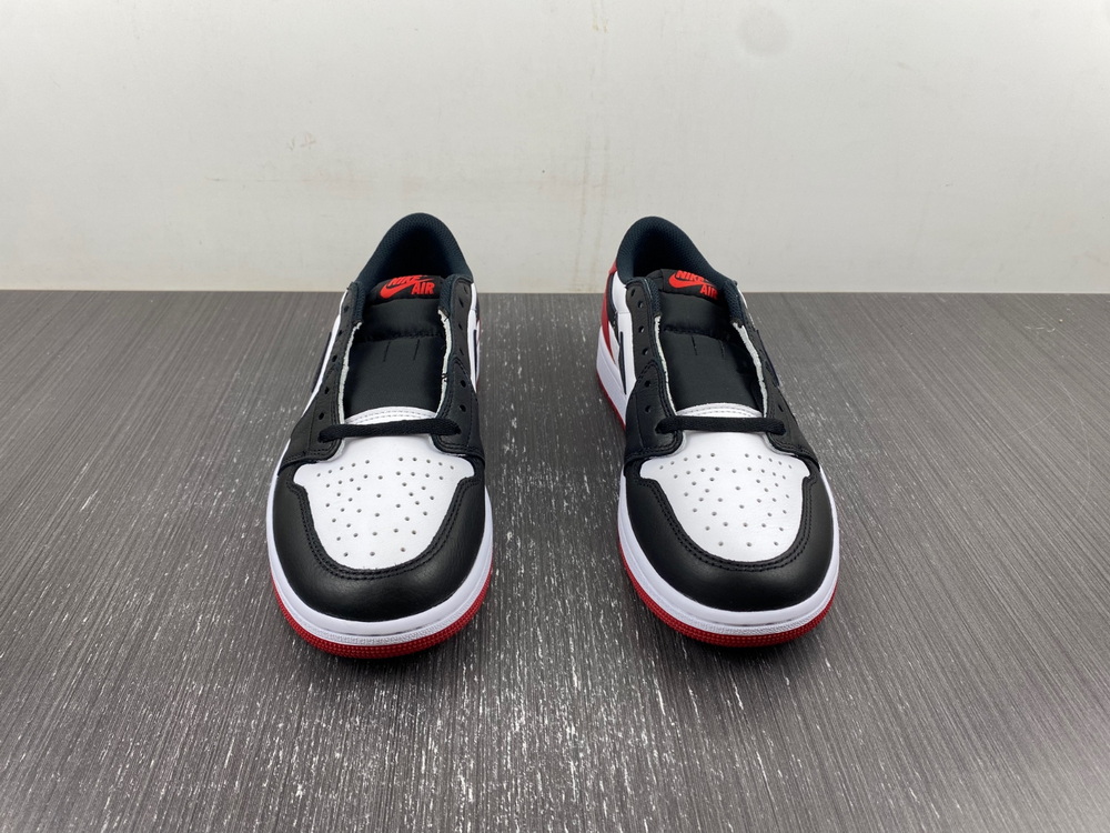 Jordan 1 Retro Low OG Black Toe (2023)