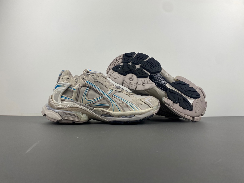 Balenciaga Runner Sneaker 772774-W3RNY-2240