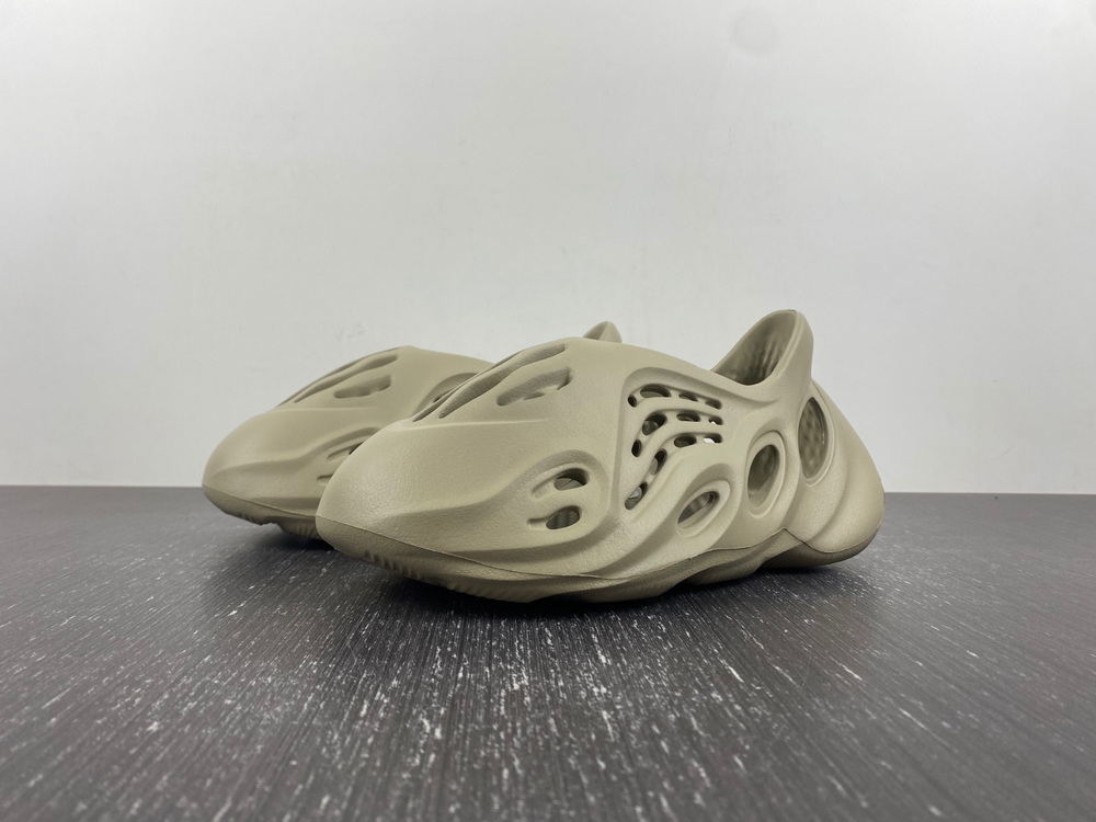 adidas Yeezy Foam RNR Stone Salt