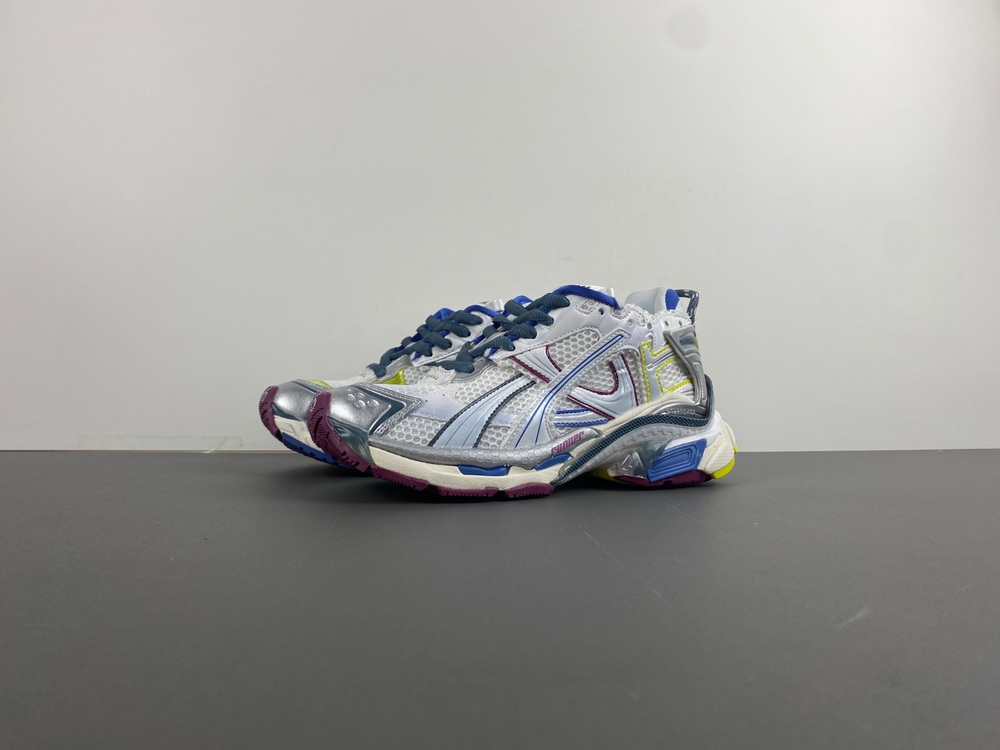 Balenciaga Runner Sneaker 772774-W3RNY-0328