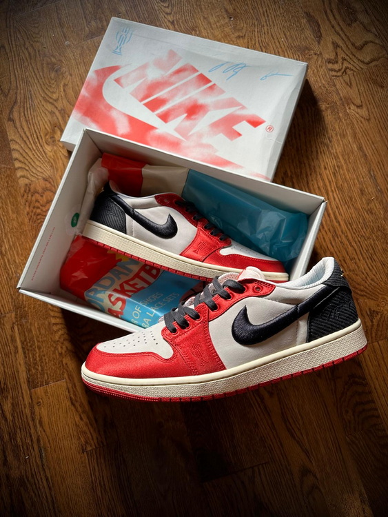M batch Jordan 1 Retro Low OG Trophy Room Rookie Card Away