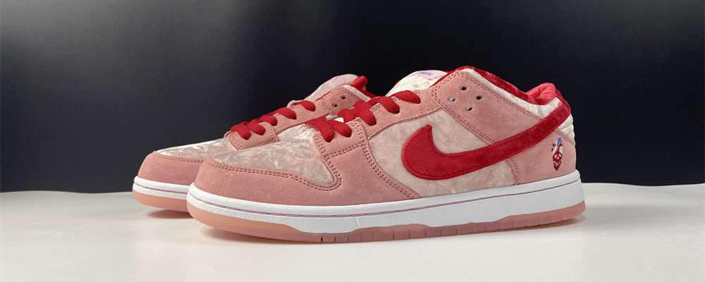 Nike SB Dunk Low StrangeLove Skateboards Special Box