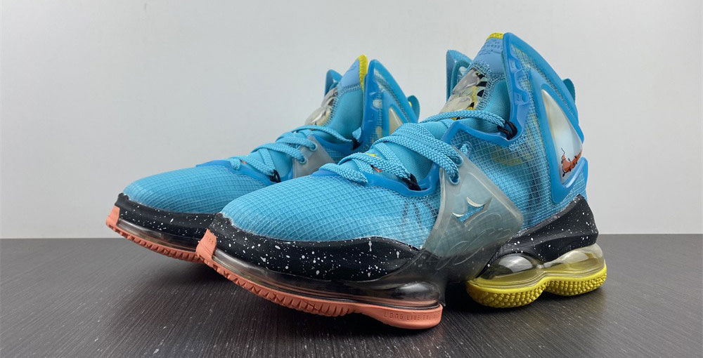 Nike LeBron 19 Christmas