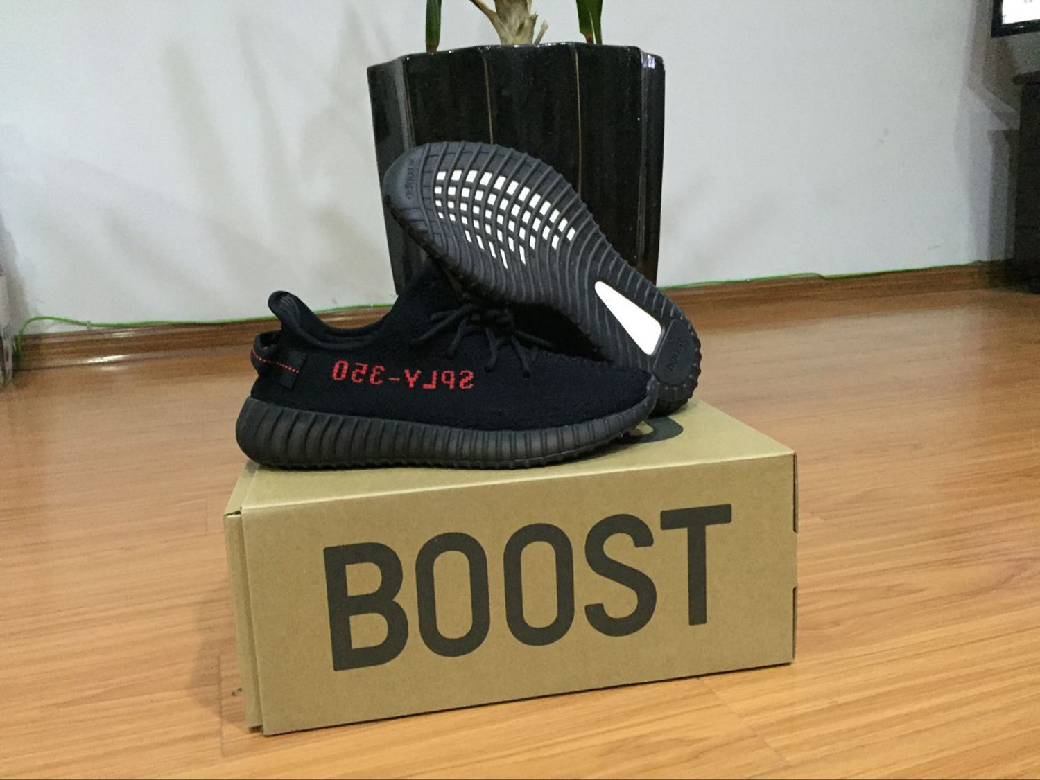 Adidas Yeezy 350 V2 Boost Bred