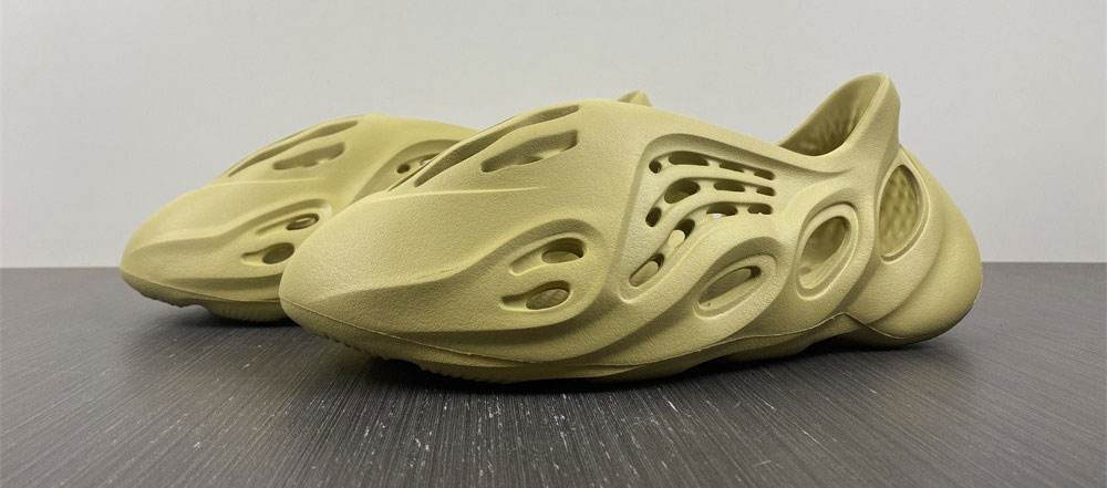 Adidas Yeezy Foam RNNR Sulfur