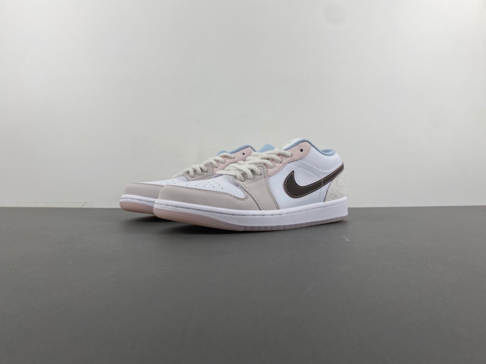 Jordan 1 Low Coral (W)