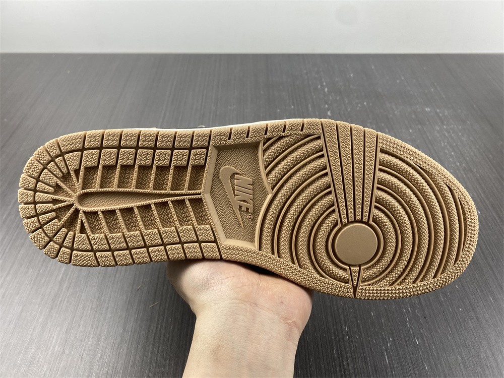 Air Jordan 1 Retro High OG Heirloom