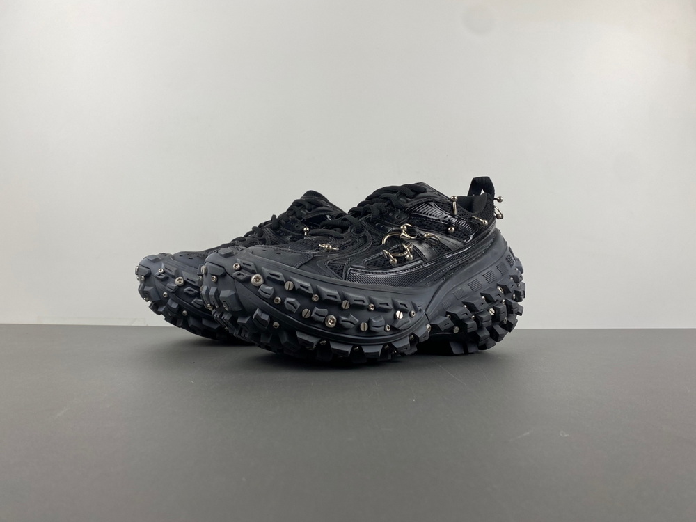 Balenciaga Defender 685611-W2RAG 1081