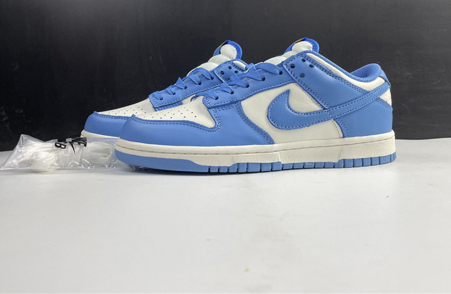 Nike dunk low university blue