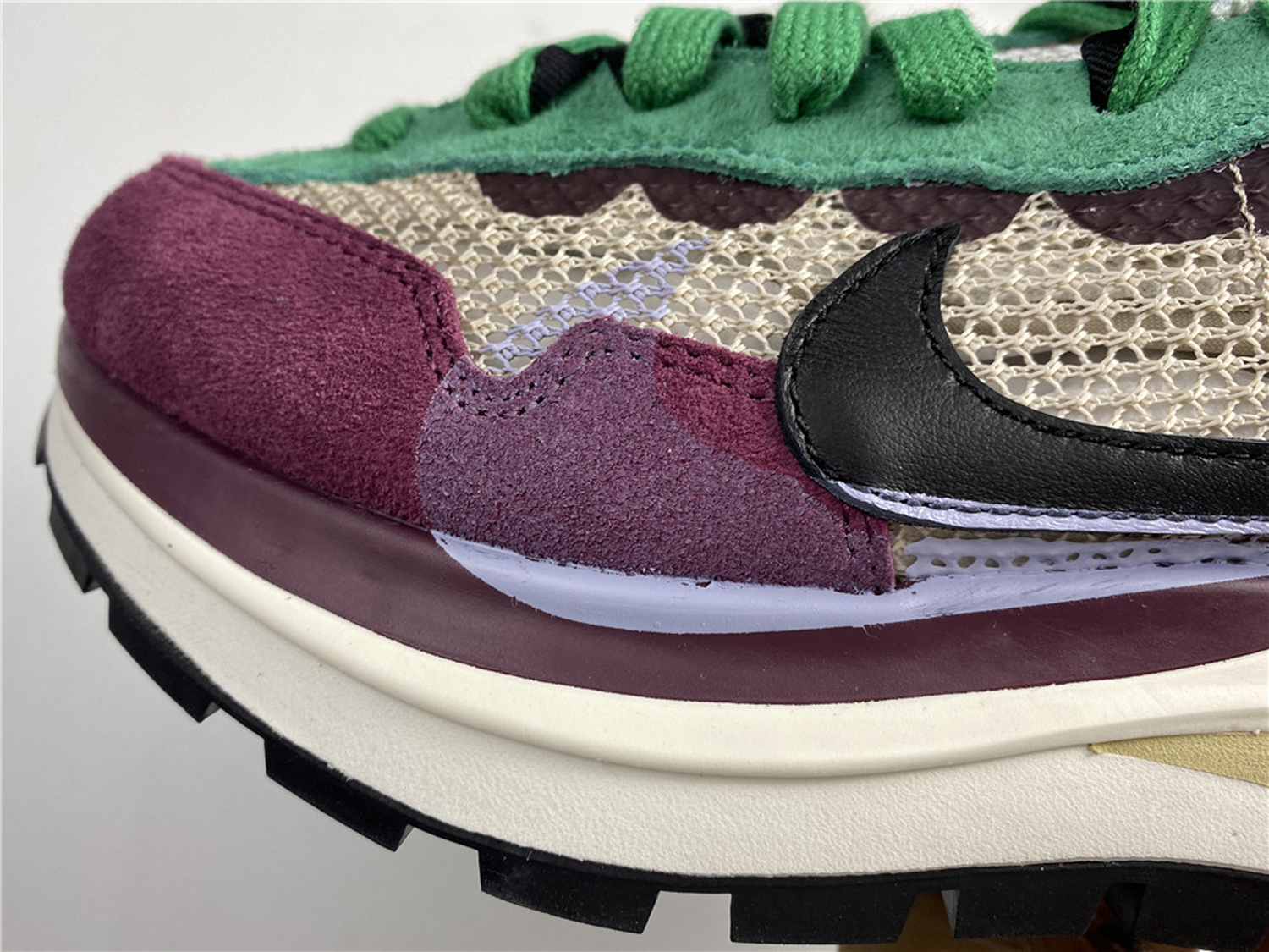 Nike Vaporwaffle sacai Villain Red Neptune Green