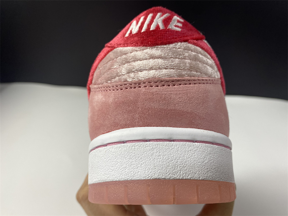 Nike SB Dunk Low StrangeLove Skateboards Special Box