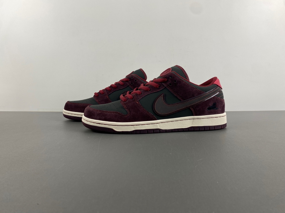 Nike SB Dunk Low 2025 Riot Skateshop