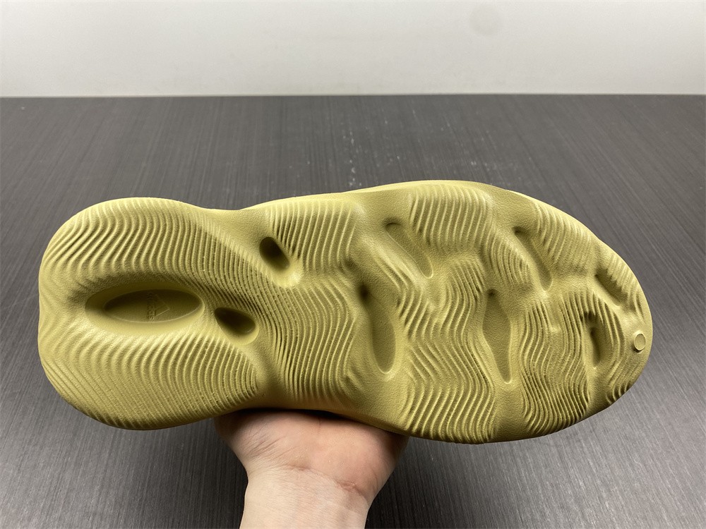 Adidas Yeezy Foam RNNR Sulfur