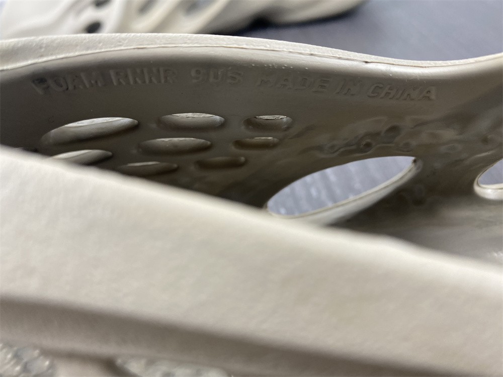 Adidas Yeezy Foam RNNR Stone Sage