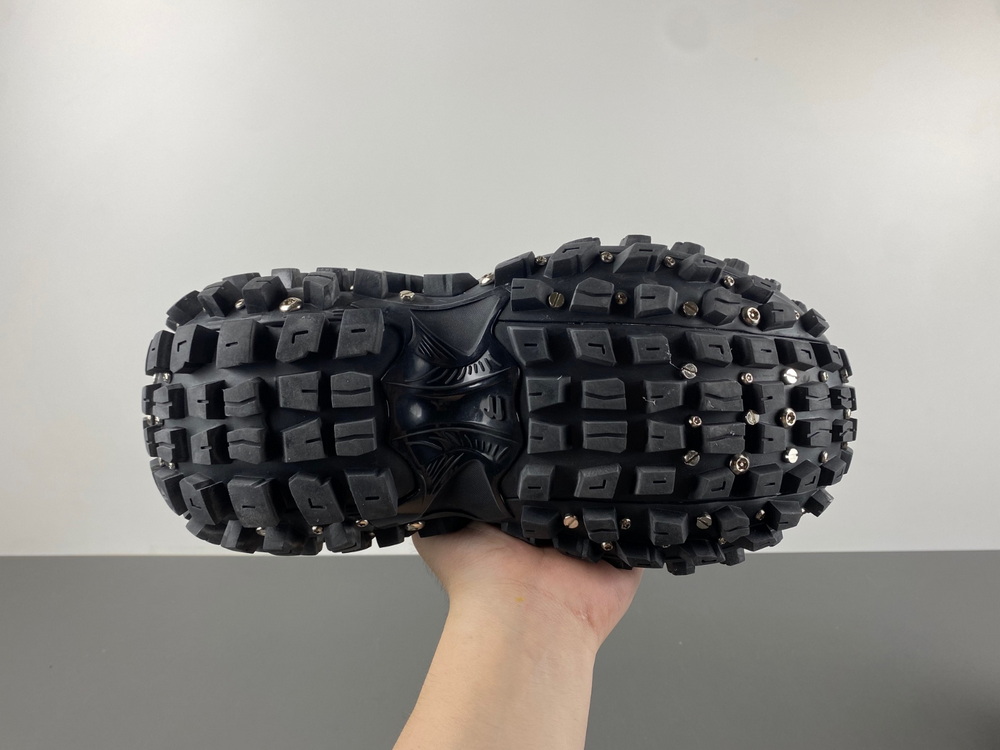 Balenciaga Defender 685611-W2RAG 1081