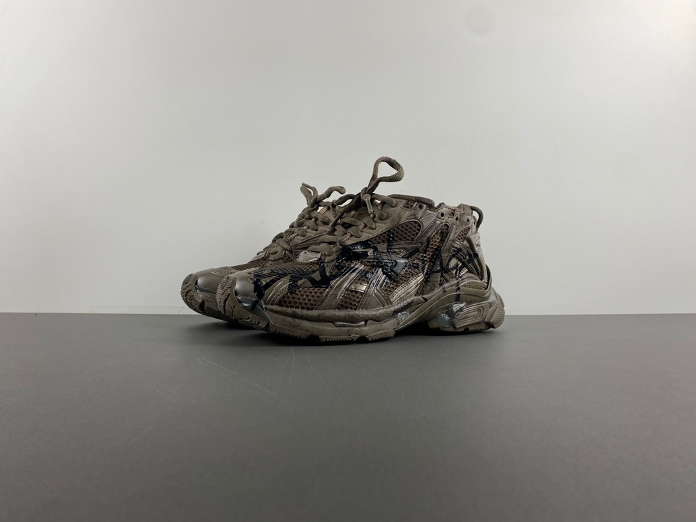 Balenciaga Runner Sneaker 677403W3RBQ 2010