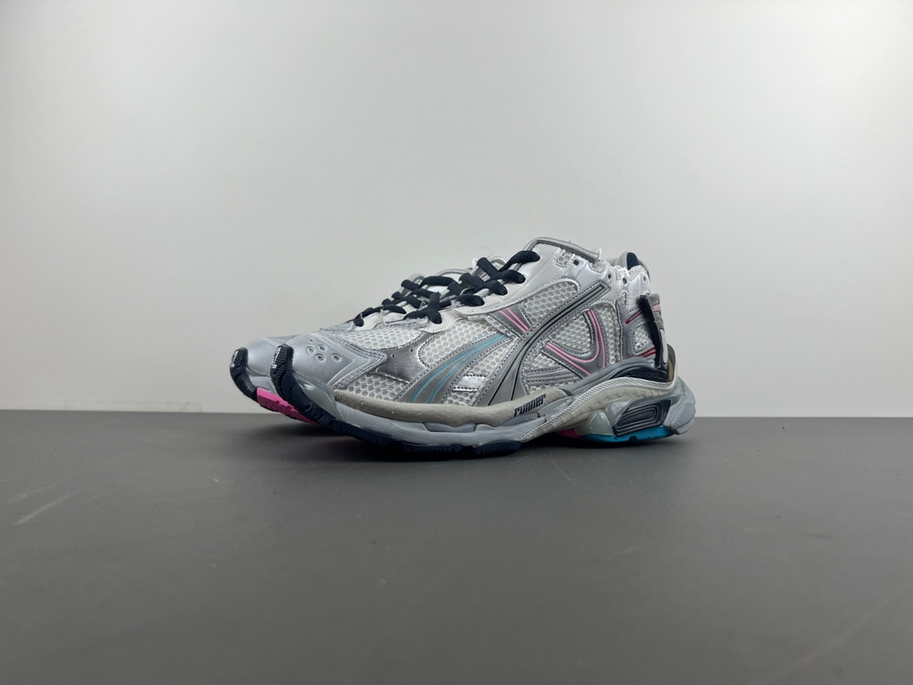 Balenciaga Runner Sneaker 772774-W3RNY-0322