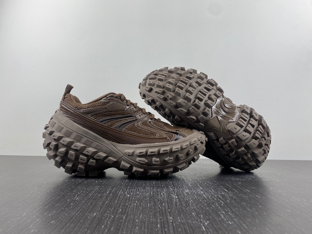 Balenciaga Defender 685613-W2RB5 2408