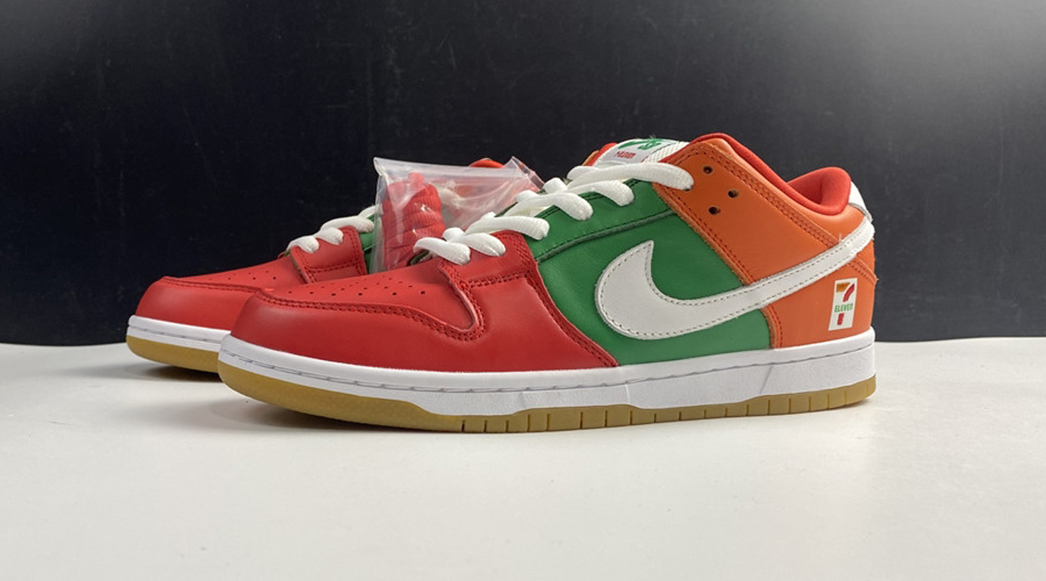 Nike SB Dunk Low 7 Eleven