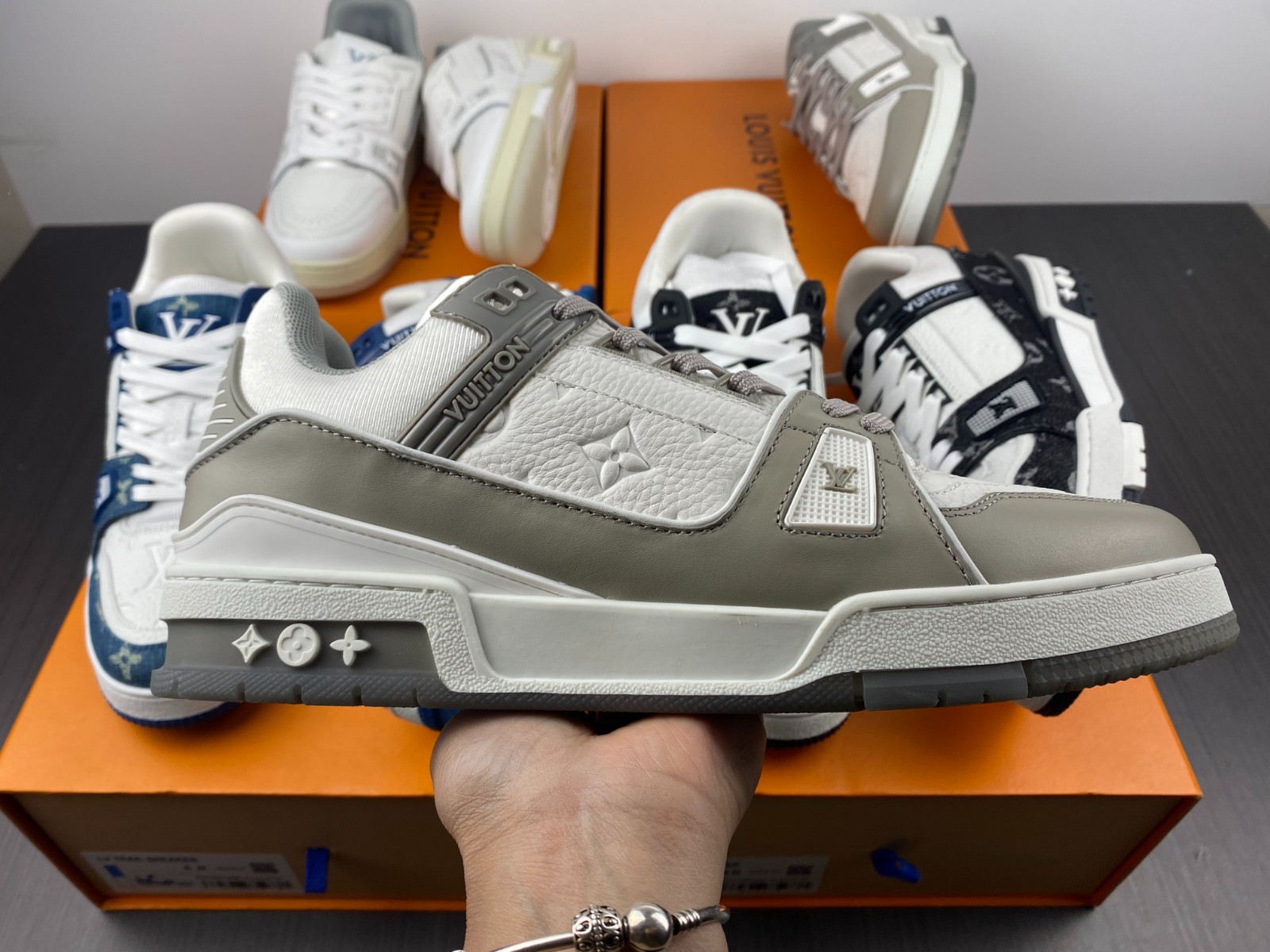 Louis Vuitton Trainer Grey Signature